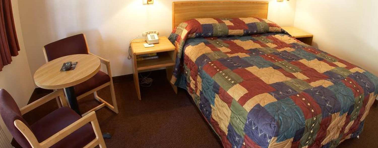 WELL-APPOINTED GUESTROOMS FOR BUSINESS AND LEISURE TRAVEL AT E-Z 8 MOTEL OLD TOWN