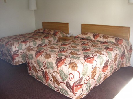 E-Z 8 Old Town 2 Queen Guest Room